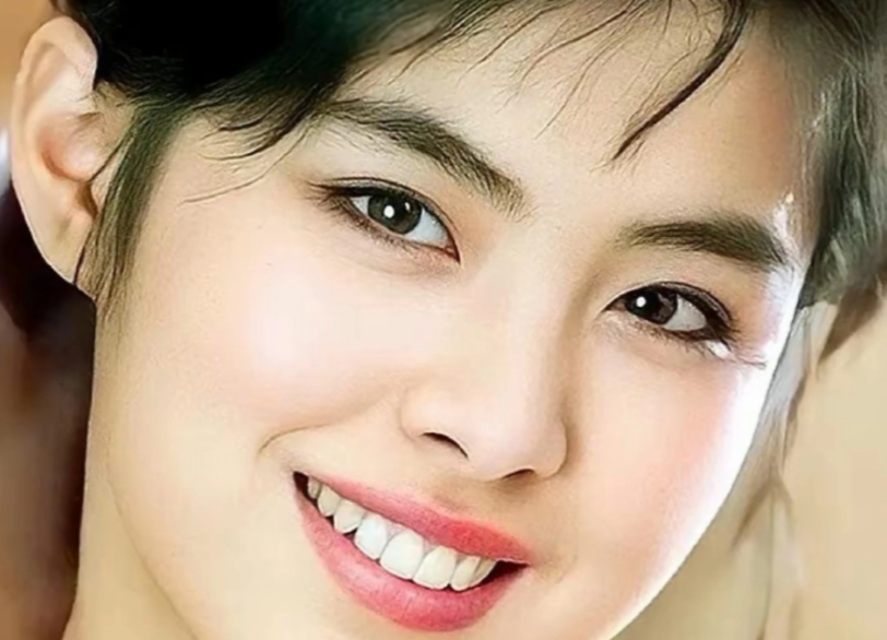 王祖贤（Joey Wong）是中国台湾影视女演员，以其独特的气质和出色的演技在华语影坛留下了深刻的印记