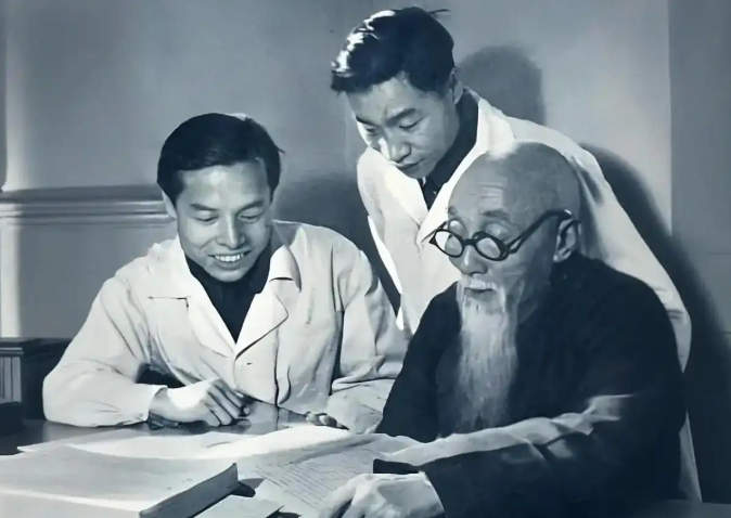 中医泰斗蒲辅周以精湛的医术、高尚的医德和深厚的学术造诣，为中医事业的发展作出了不可磨灭的贡献