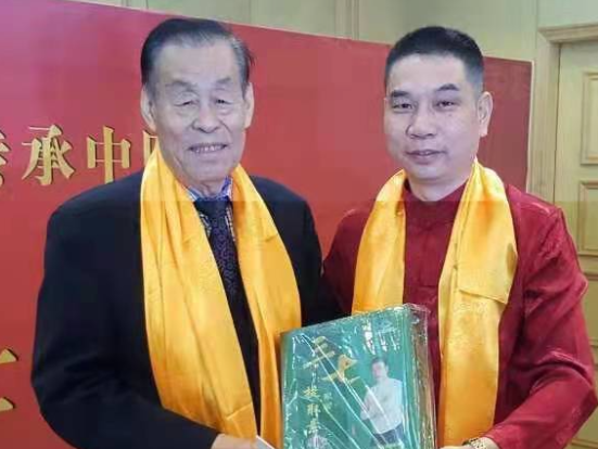 徐友江（北京徐友江疑难病医学研究院院长）