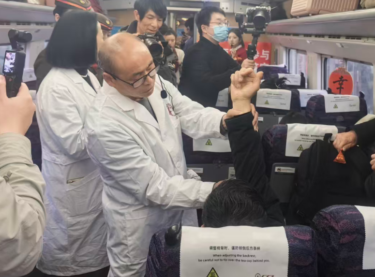 叶开泰奇症堂徐水铭医生地铁救人纪实